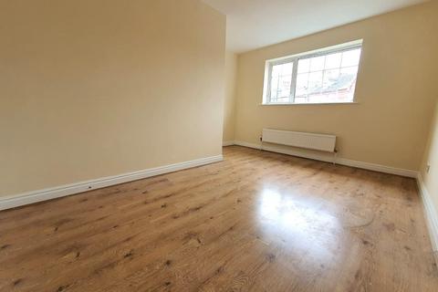 2 bedroom terraced house to rent, 4 Baxter Court, DN1
