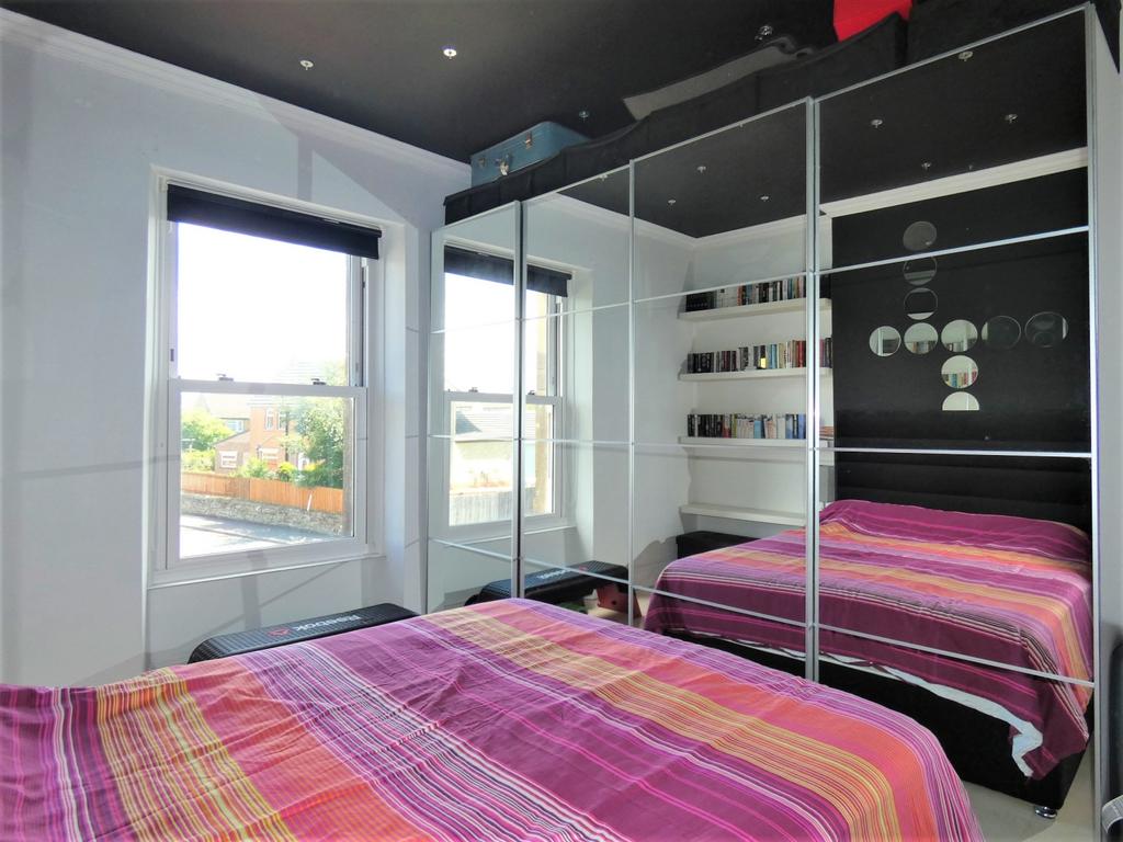 P1120354-Bed 1