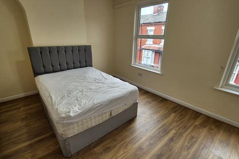 4 bedroom terraced house to rent, Caythorpe Street, M14 4UD