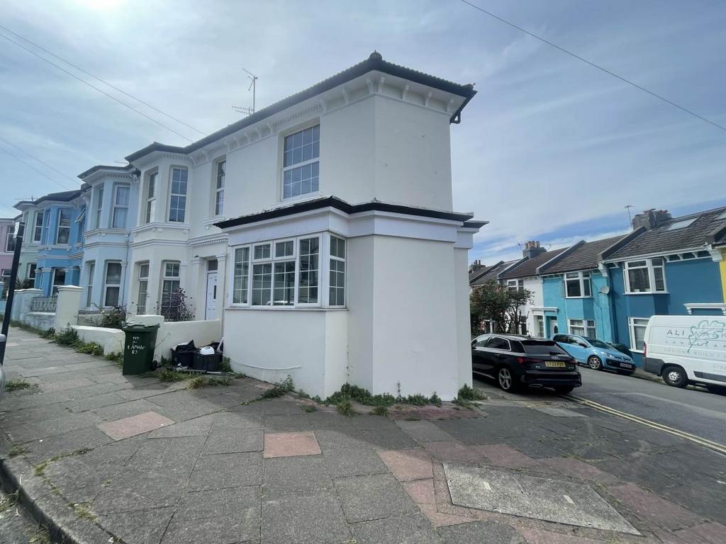Bentham Road, Brighton, East Sussex 2 bed flat £1,400 pcm (£323 pw)
