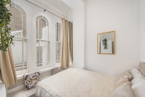 1 bedroom flat for sale, Clanricarde Gardens, London