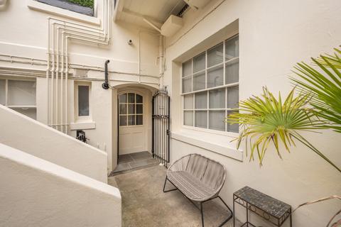 2 bedroom flat for sale, Hyde Park Gardens, Hyde Park, London