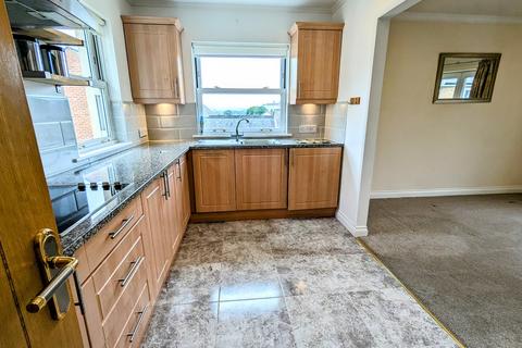 1 bedroom flat for sale, Hafan Tywi, The Parade, Carmarthen, Carmarthenshire.