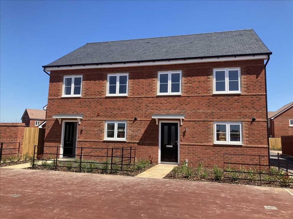 Egremont Road, Rumwell, Taunton 3 bed semidetached house to rent £