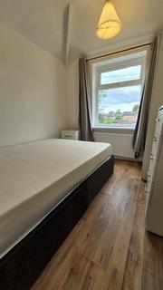 5 bedroom semi-detached house to rent, Parrs Wood Road, M20 4RW