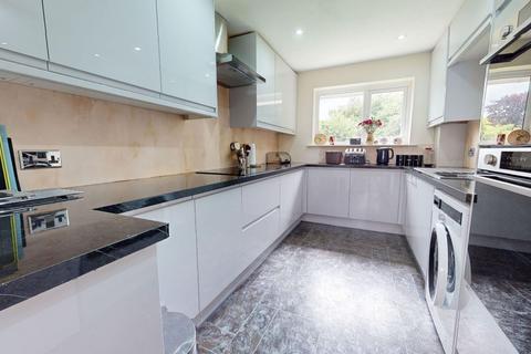 3 bedroom detached house for sale, Gloucester Close, Weedon, Northampton NN7 4PA