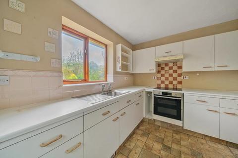 2 bedroom bungalow to rent, Hollow Close, Guildford GU2
