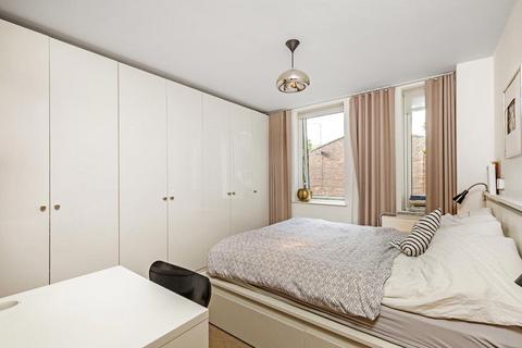 2 bedroom flat to rent, Francis Apartments, Gideon Road, SW11