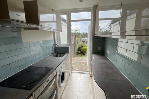 3 bedroom terraced house to rent, Kingsbridge Road, Morden, London, SM4