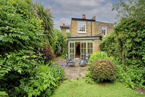 54 Ravenscourt Gardens, London, W6 0TU