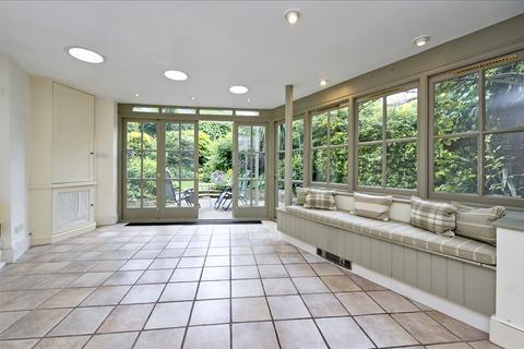 54 Ravenscourt Gardens, London, W6 0TU