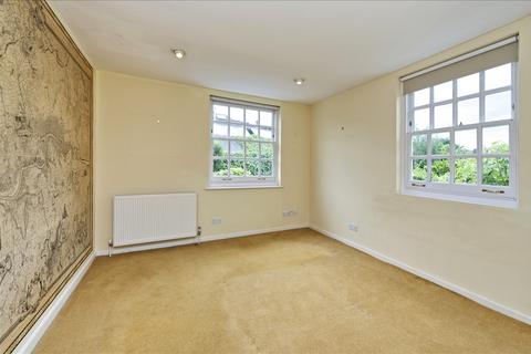 54 Ravenscourt Gardens, London, W6 0TU