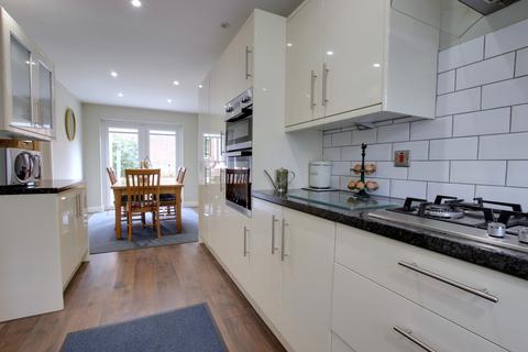 4 bedroom detached house for sale, THE WATERS, FUNTLEY. GUIDE PRICE £400,000 - £425,000.