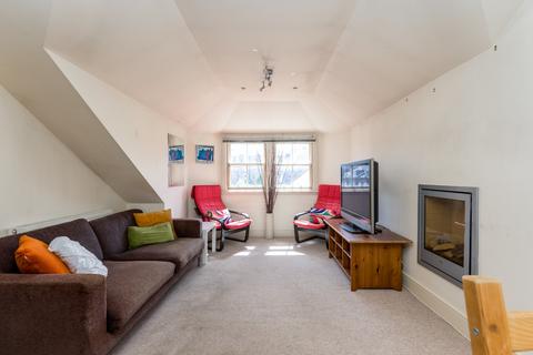 2 bedroom flat for sale, 31/3 Gilmore Place, Bruntsfield, Edinburgh EH3 9NG