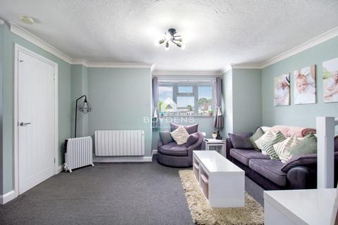 68 Adelaide Drive, Colchester, CO2 8UX