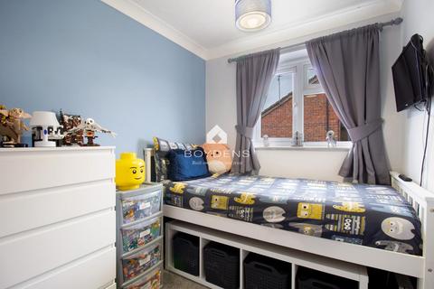 68 Adelaide Drive, Colchester, CO2 8UX