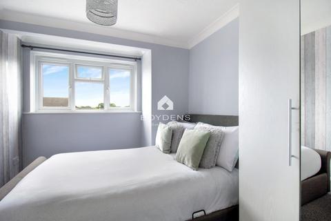 68 Adelaide Drive, Colchester, CO2 8UX