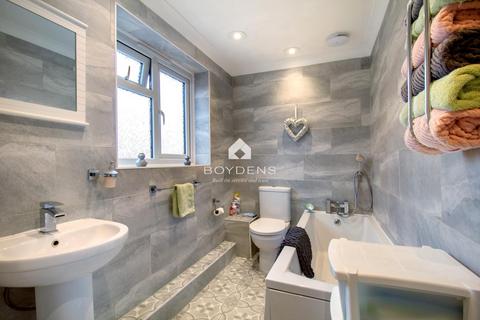 68 Adelaide Drive, Colchester, CO2 8UX