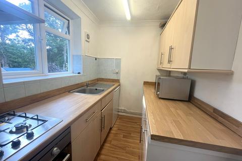 2 bedroom maisonette to rent, Croft Close, Chislehurst, Kent, BR7