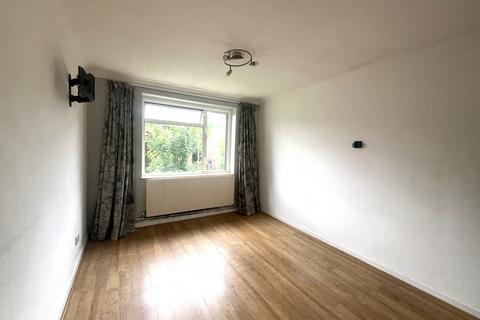 2 bedroom maisonette to rent, Croft Close, Chislehurst, Kent, BR7