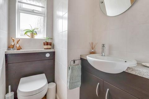 83 Broadclyst Gardens, Southend-on-sea, SS1 3QU
