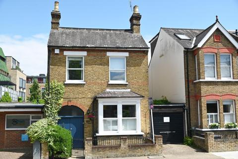 1 Heath Gardens, Twickenham, TW1 4LY