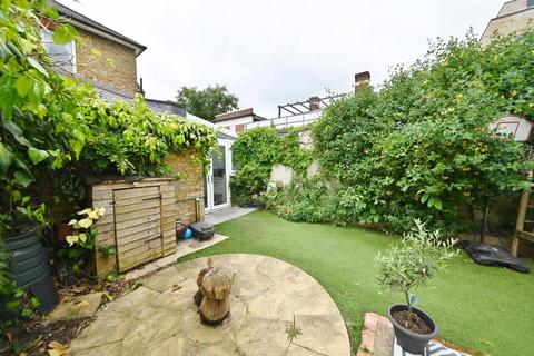 1 Heath Gardens, Twickenham, TW1 4LY