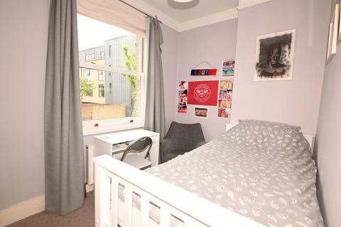 1 Heath Gardens, Twickenham, TW1 4LY