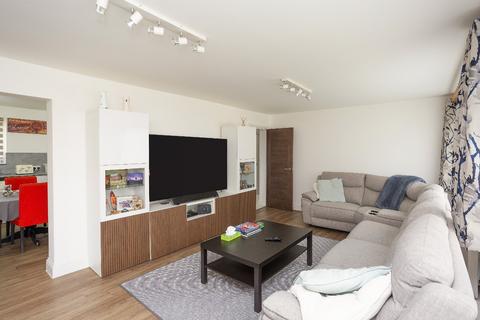 3 bedroom apartment for sale, Ivinghoe Road, Bushey, Hertfordshire, WD23