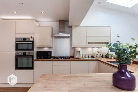 70 Valley View, Bury, BL8 1WN