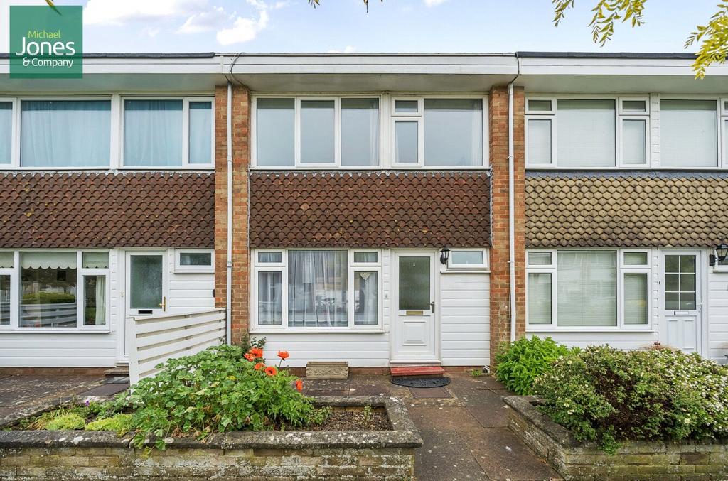 Arundel Gardens, Rustington... 2 bed property to rent £1,250 pcm (£