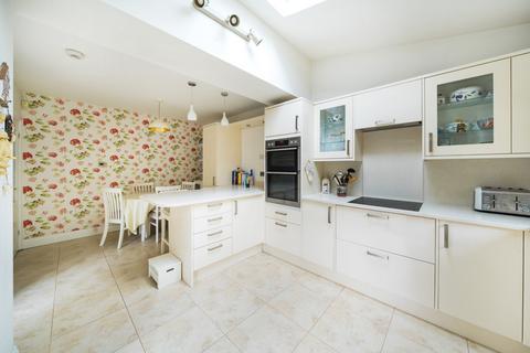 2 Neal Close, Northwood, HA6 1TH