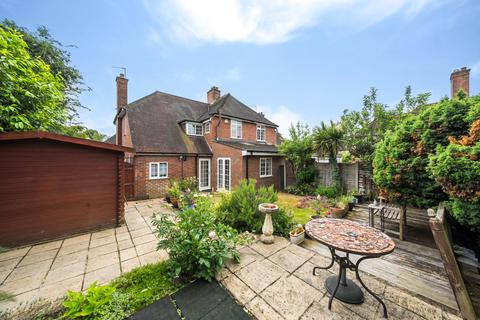 2 Neal Close, Northwood, HA6 1TH