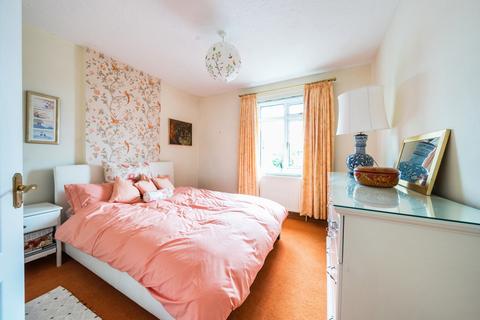 2 Neal Close, Northwood, HA6 1TH
