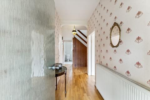 22 Lothian Drive, Clarkston, Glasgow, G76 7NE