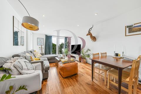 Grand Canal Apartments, de Beauvoir Crescent, London, N1