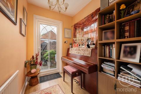 4 bedroom semi-detached house for sale, Cumbrian Gardens, London NW2