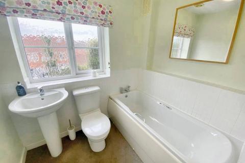 3 bedroom townhouse to rent, Honeysuckle Close, Bedworth CV12