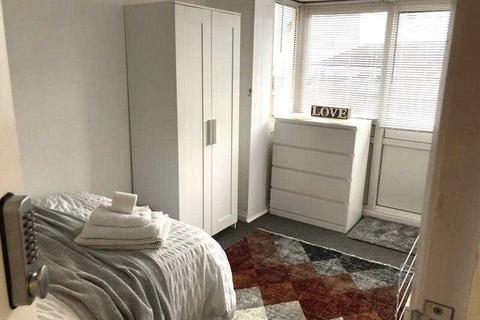 1 bedroom in a house share to rent, Creswick Road, Knowle, Bristol