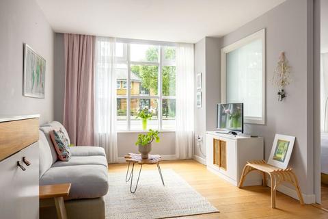 1 bedroom flat for sale, Globe House, parking space, aircon & 7 mins walk Station