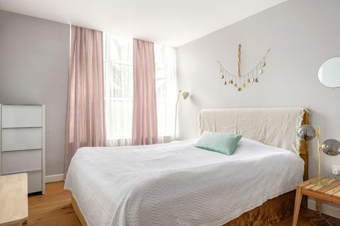 1 bedroom flat for sale, Globe House, parking space, aircon & 7 mins walk Station