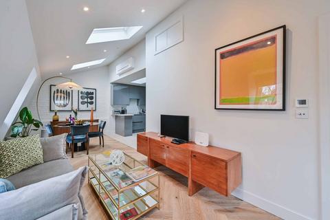2 bedroom flat to rent, Charlotte Street, Fitzrovia, London, W1T