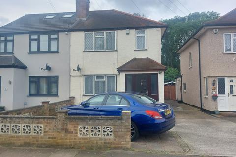 1 bedroom in a house share to rent, Derwent Drive, Hayes UB4