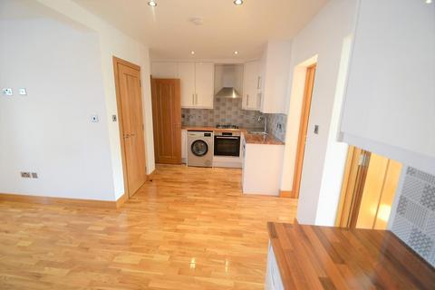 32a East Road, Feltham, TW14 8DQ