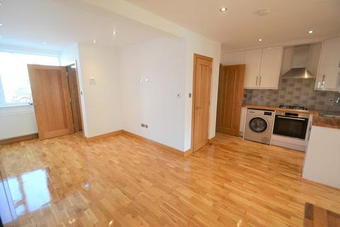 32a East Road, Feltham, TW14 8DQ