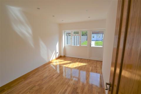 32a East Road, Feltham, TW14 8DQ