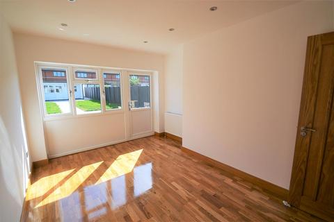 32a East Road, Feltham, TW14 8DQ
