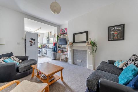 4 bedroom flat to rent, Loftus Road, Shepherd's Bush, London, W12