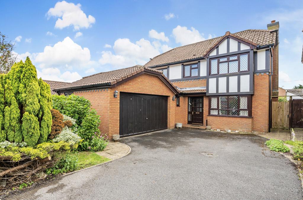 Mitchell Gardens, Chard, Somerset, TA20 4 bed detached house for sale £450,000