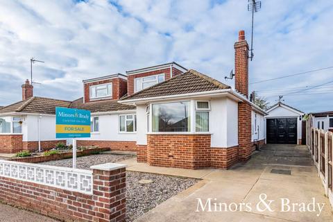 3 bedroom chalet for sale, Carter Close, Caister-On-Sea